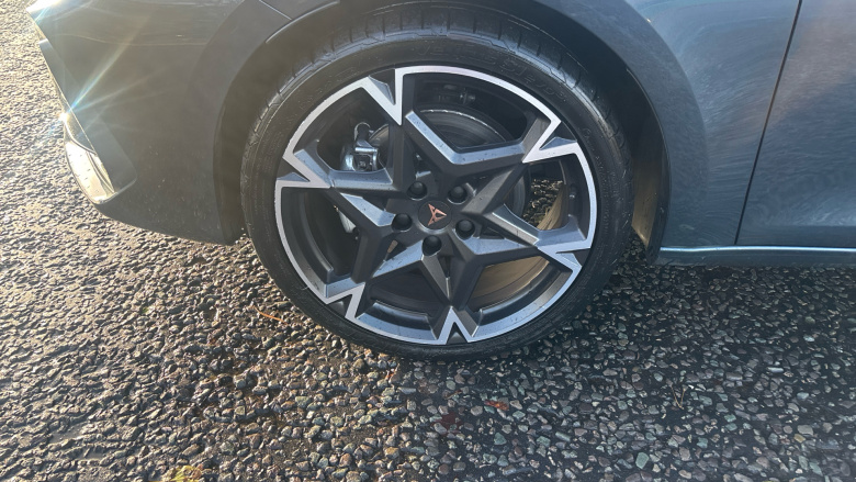 CUPRA Leon 1.5 eTSI 150 V2 5dr DSG Petrol Hatchback